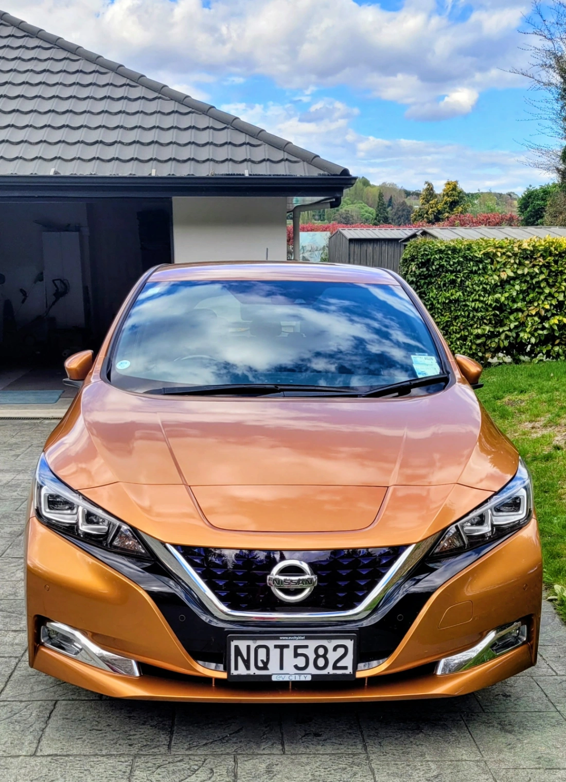 2017 Nissan Leaf - G Spec, photo 2