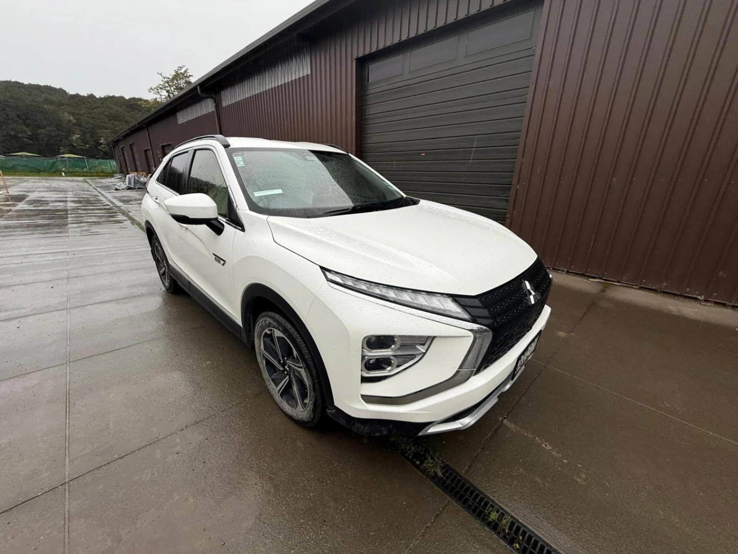 2024 Mitsubishi Eclipse Cross PHEV — photo 2