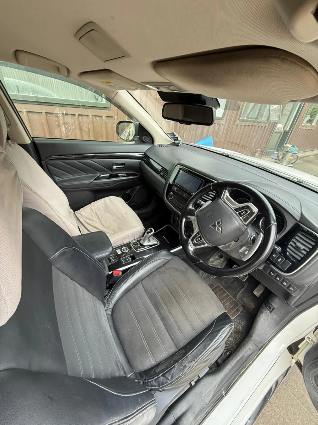 2017 Mitsubishi Outlander PHEV - petrol - 5 seater — photo 3