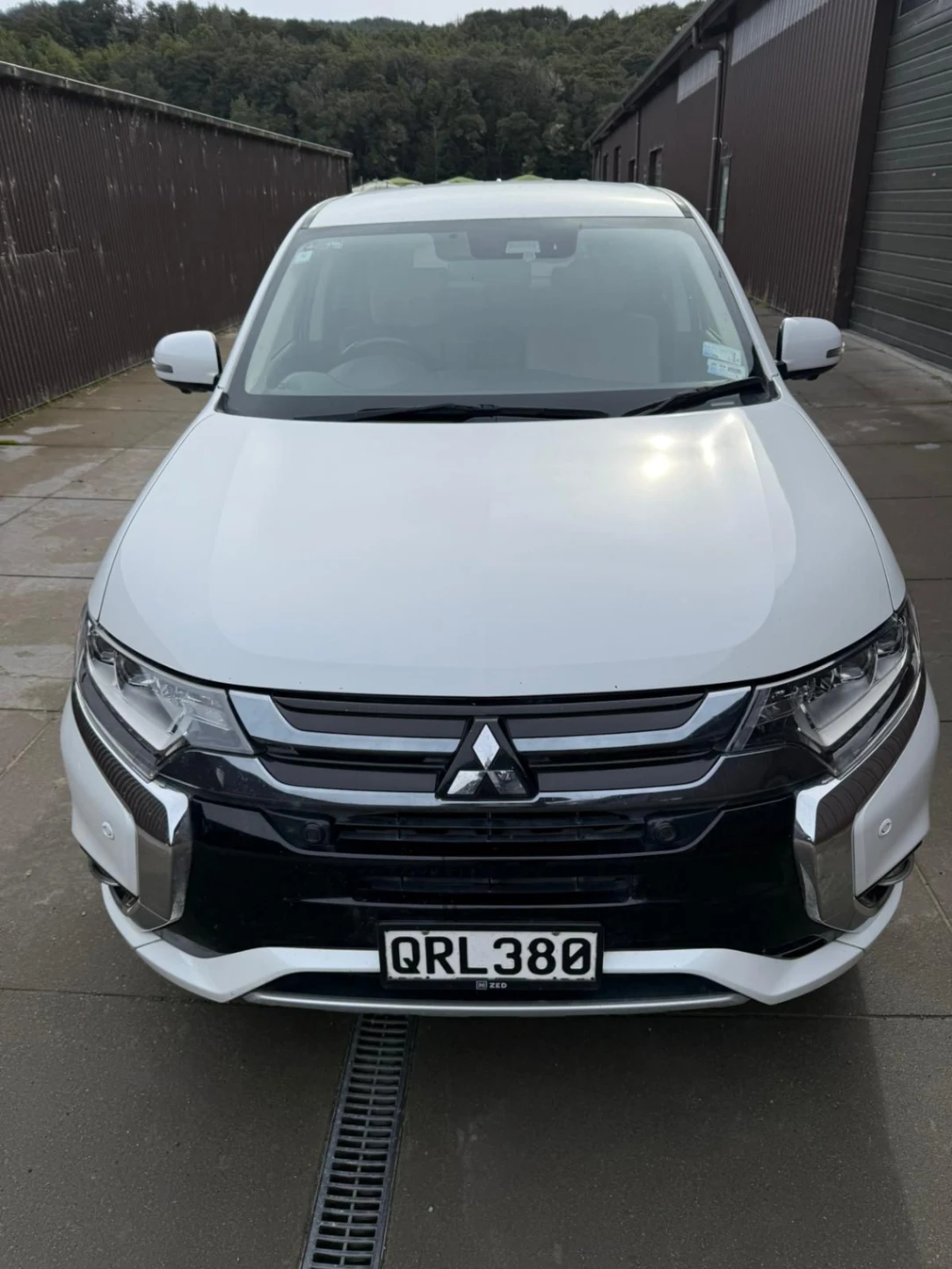 2017 Mitsubishi Outlander PHEV - petrol - 5 seater — photo 5