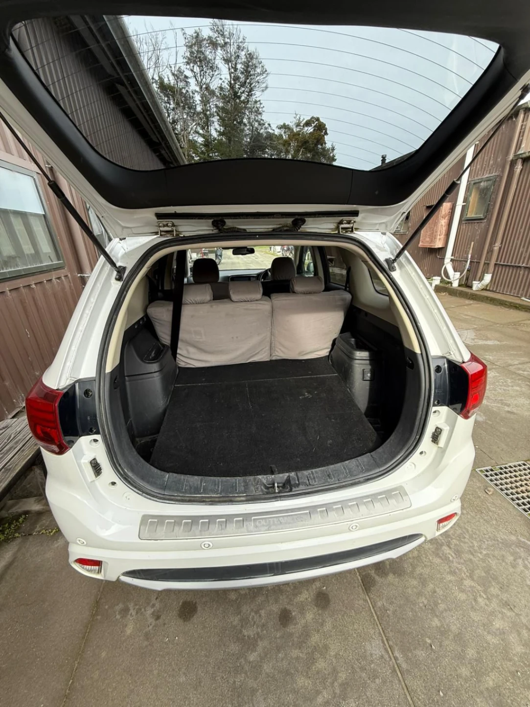 2017 Mitsubishi Outlander PHEV - petrol - 5 seater — photo 7