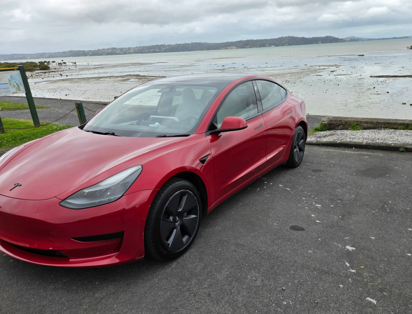 Tesla Model 3 2022 51K Ultra Red with white interior, photo 2