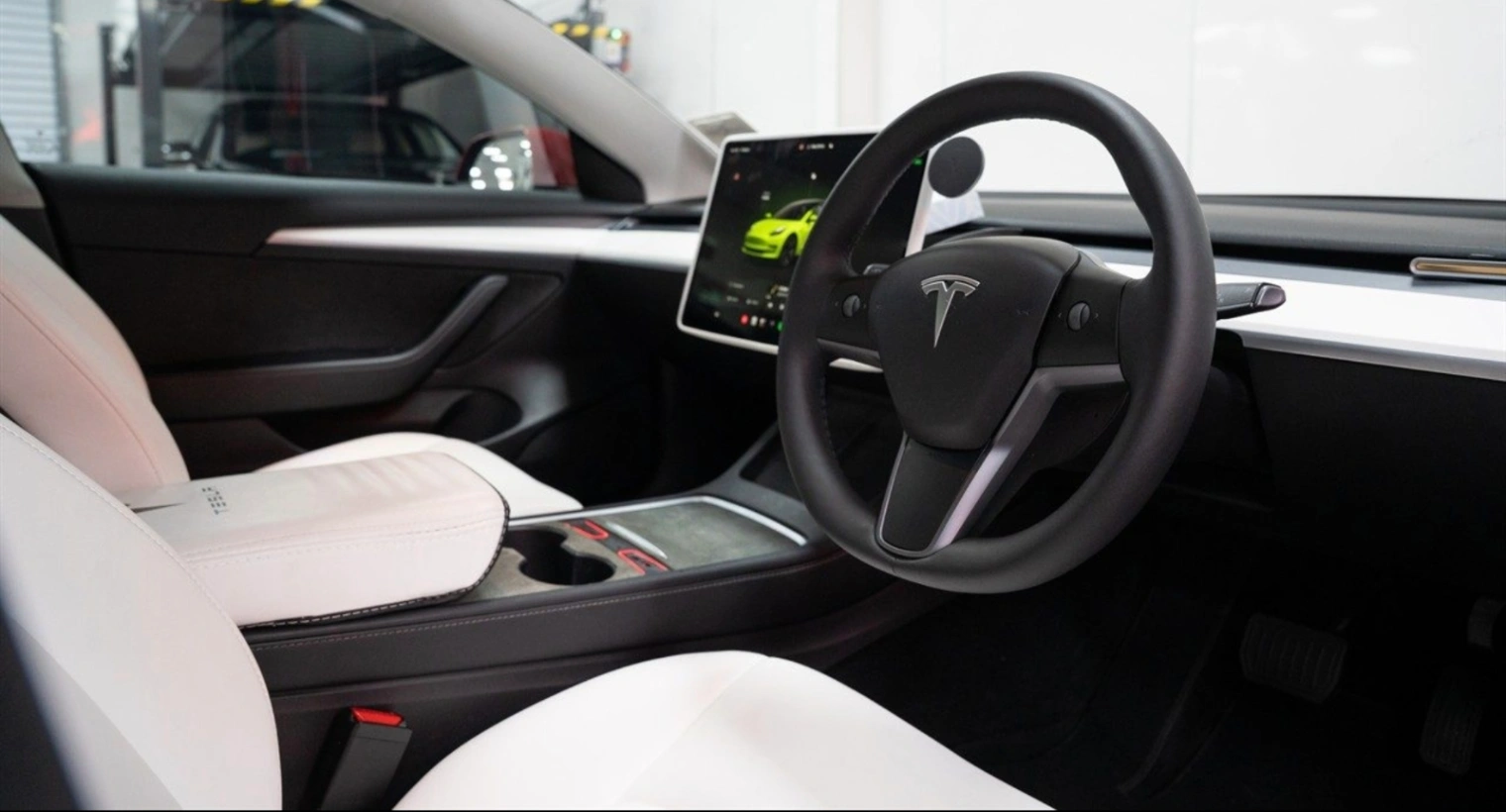 Tesla Model 3 2022 51K Ultra Red with white interior, photo 5