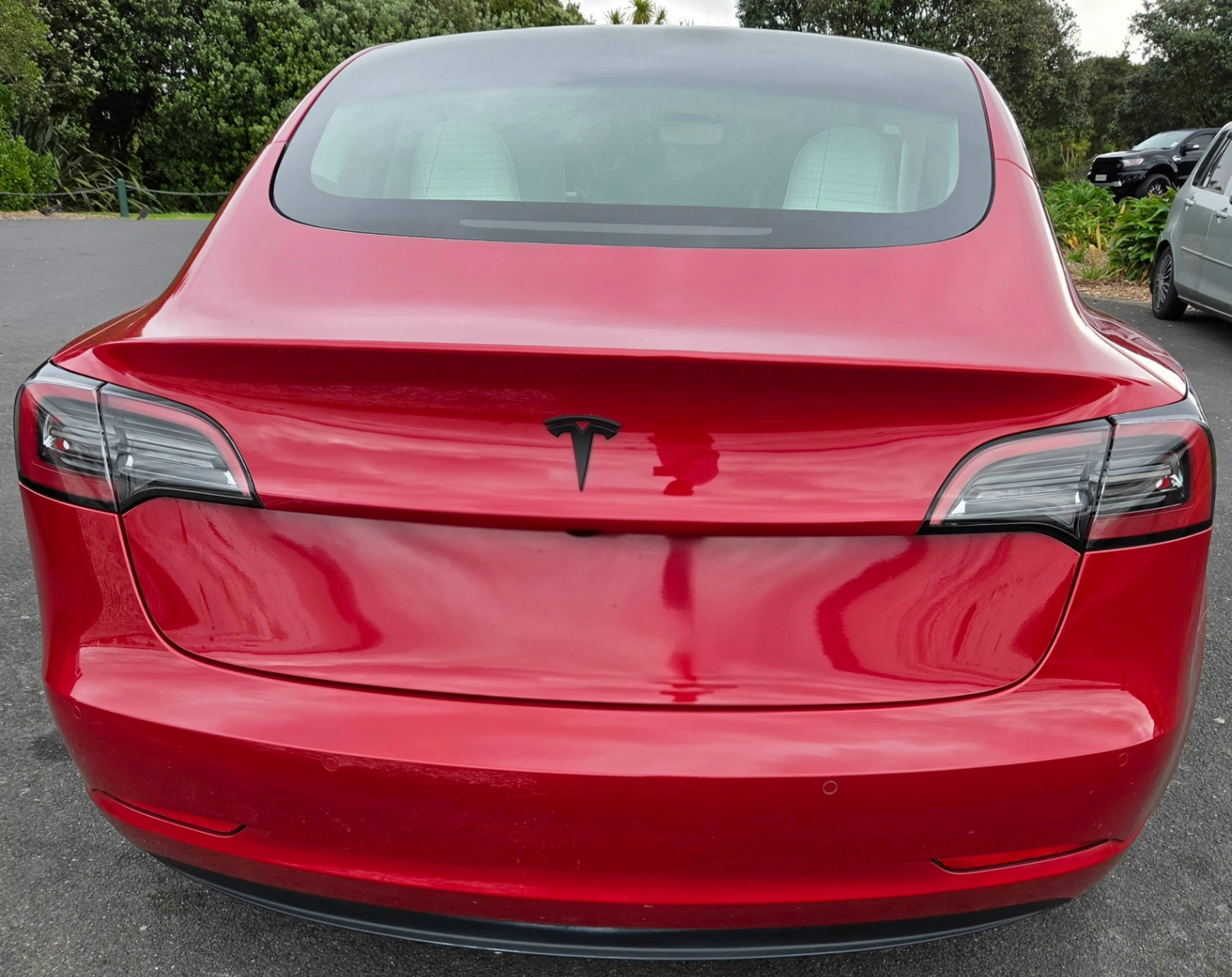 Tesla Model 3 2022 51K Ultra Red with white interior, photo 3