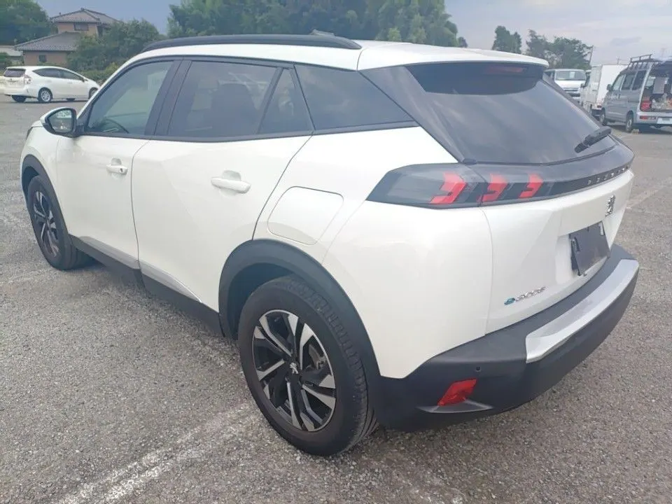 2021 Peugeot e-2008 EV — photo 3