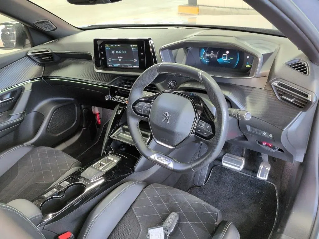 2022 Peugeot e-2008 GT Line Electric — photo 4