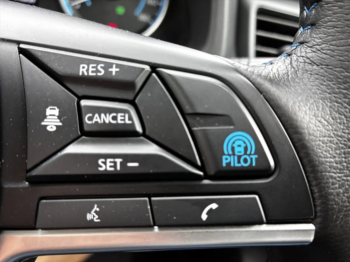 2021 Nissan Leaf X V Selection (40kWh) — photo 8