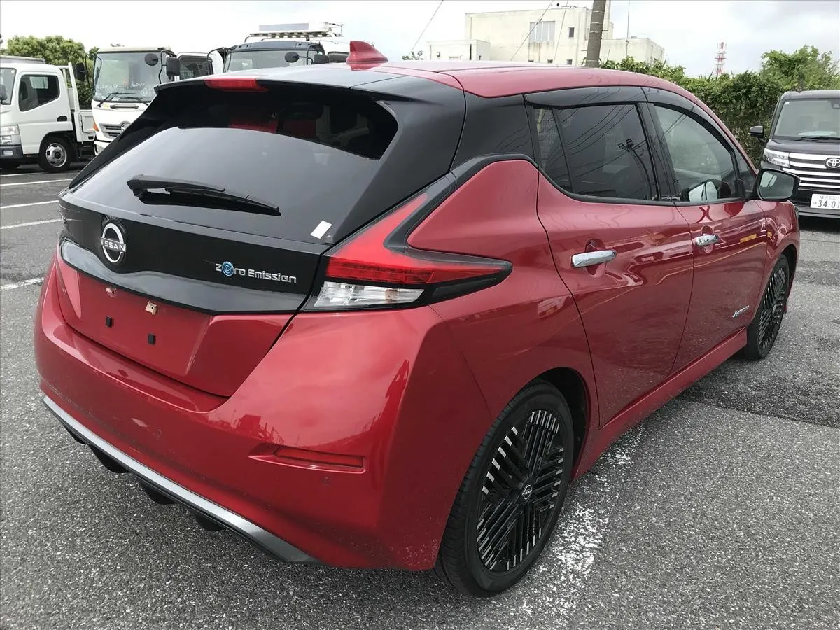 2022 Nissan Leaf X V Selection (40kWh) — photo 2