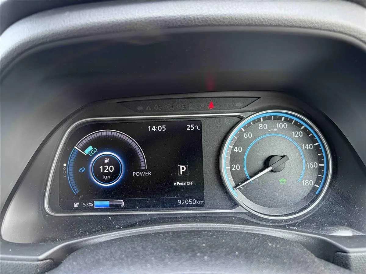 2017 Nissan Leaf G (40kWh) — photo 8