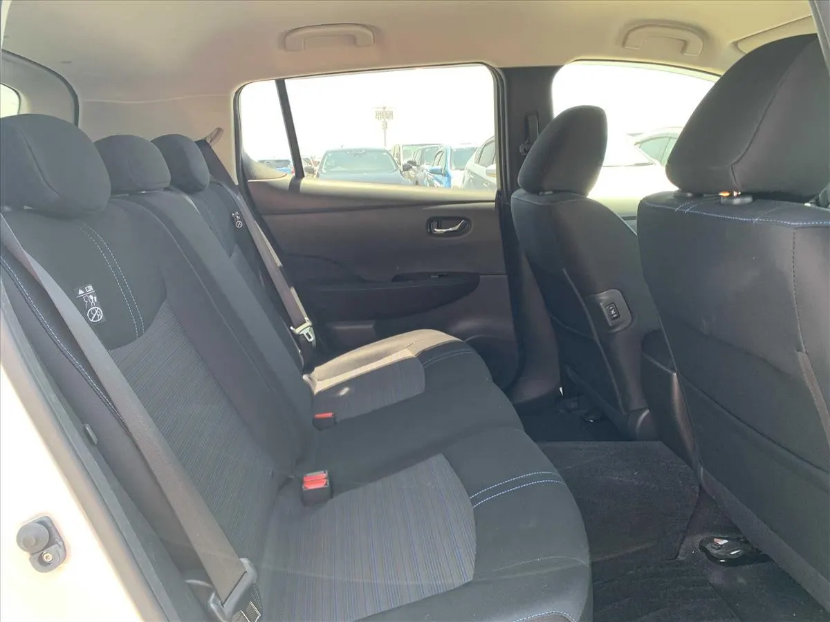 2017 Nissan Leaf G (40kWh) — photo 10