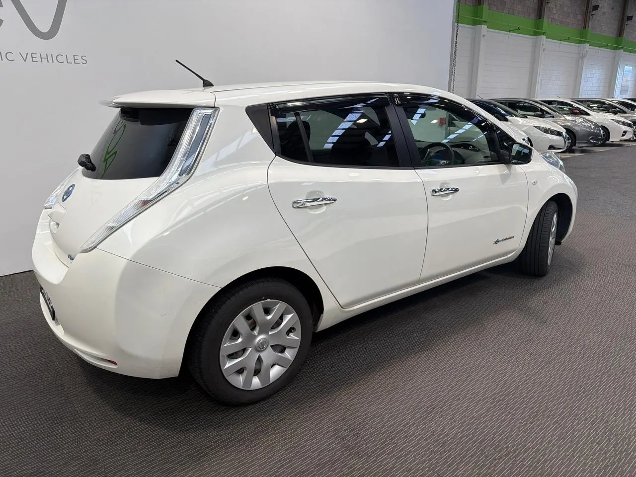 2016 Nissan Leaf ZERO EMISSION (24kWh) — photo 3