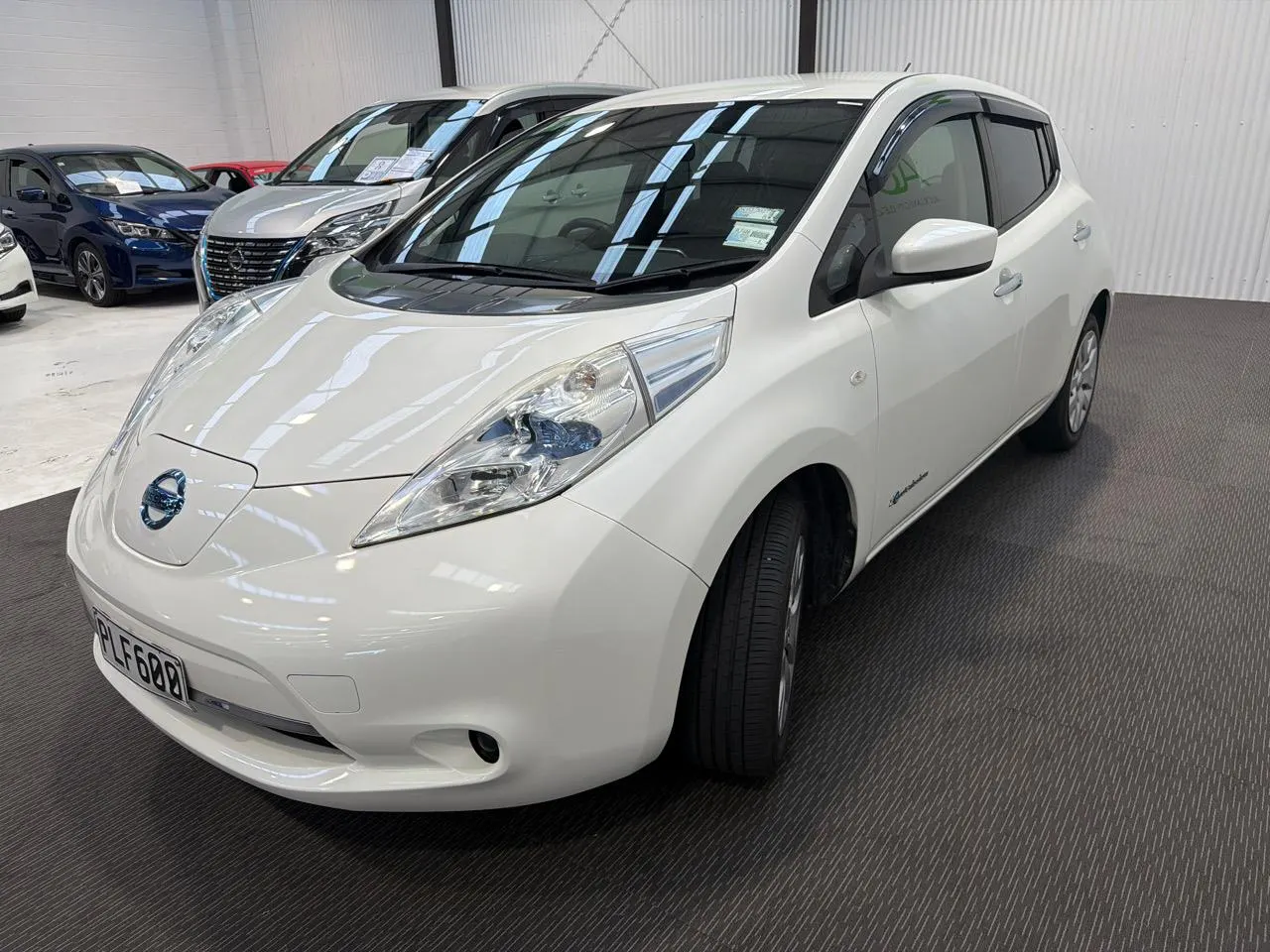 2016 Nissan Leaf ZERO EMISSION (24kWh) — photo 6