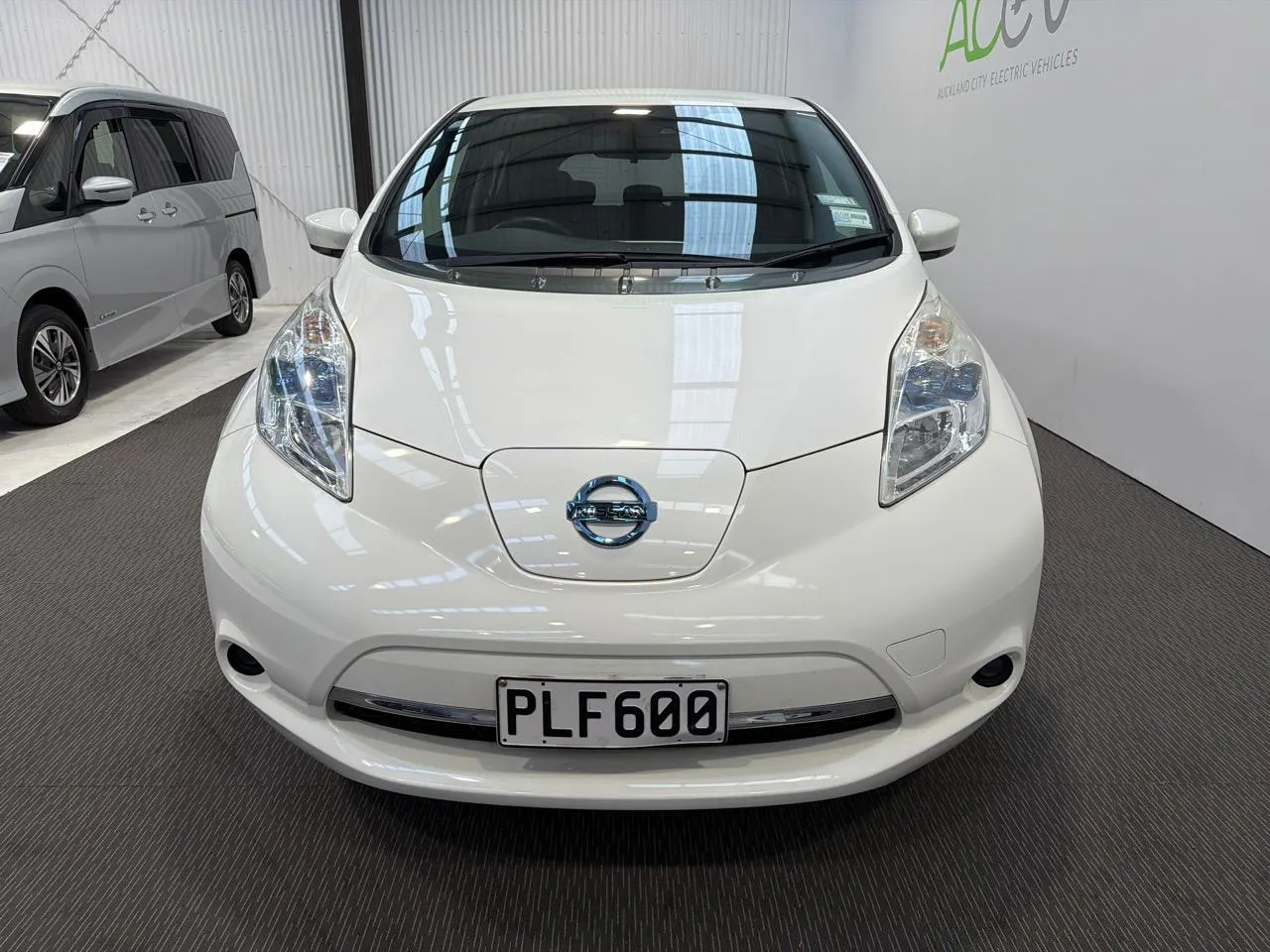 2016 Nissan Leaf ZERO EMISSION (24kWh) — photo 7