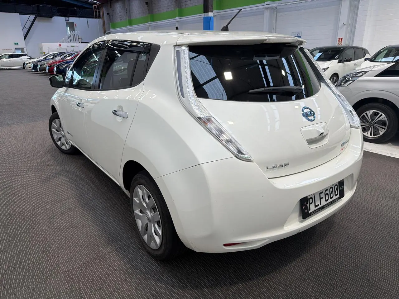 2016 Nissan Leaf ZERO EMISSION (24kWh) — photo 5