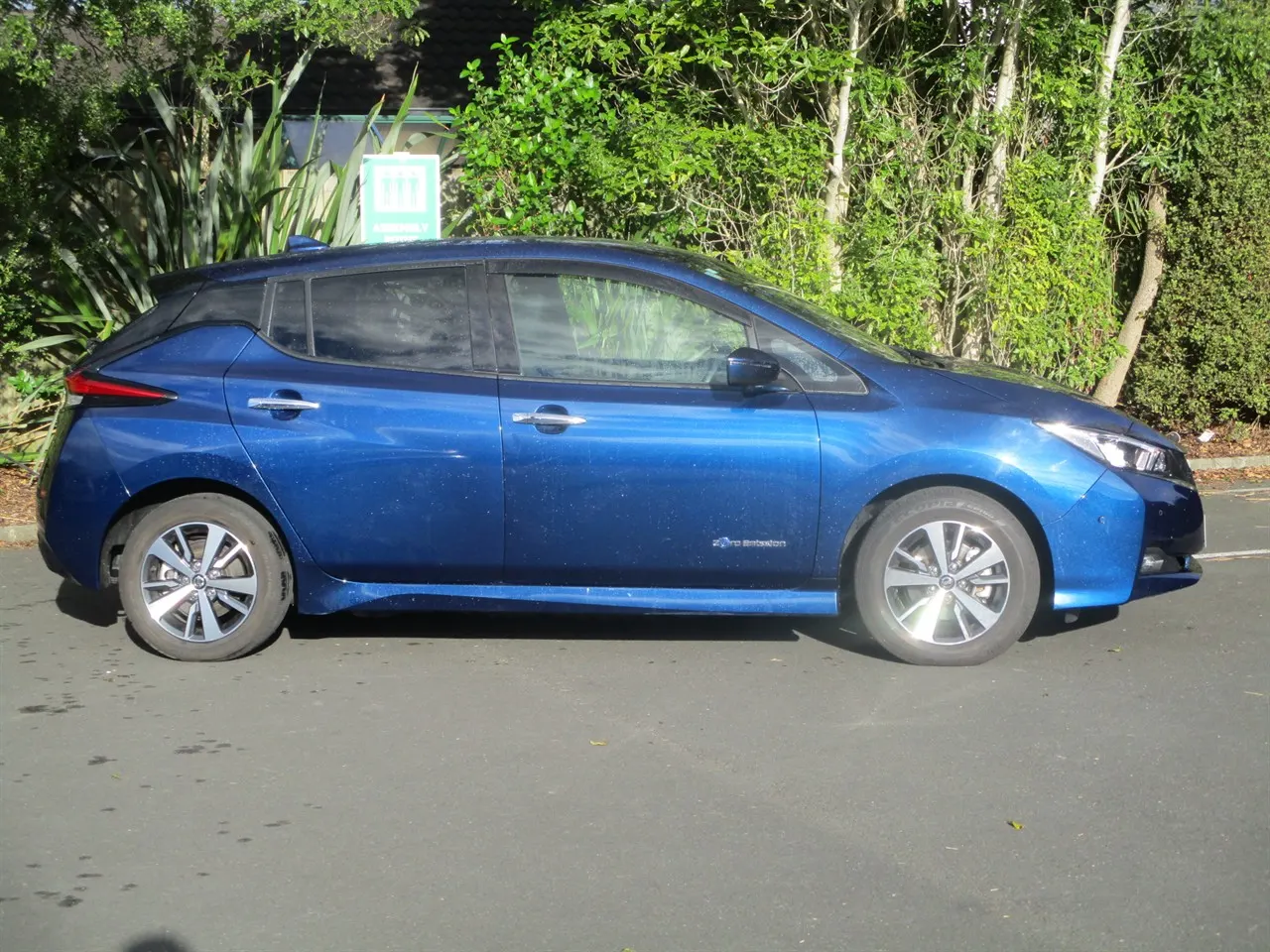 2021 Nissan Leaf X (62kWh) — photo 2