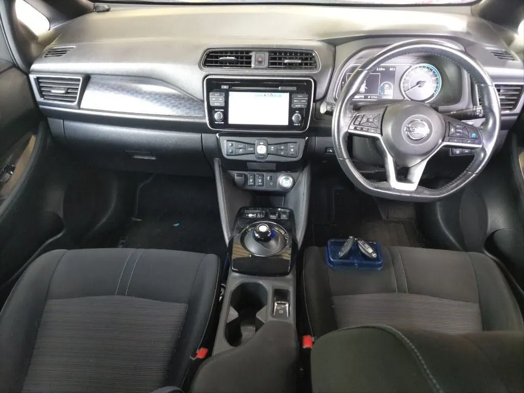 2018 Nissan Leaf 40G SOH81% (40kWh) — photo 4