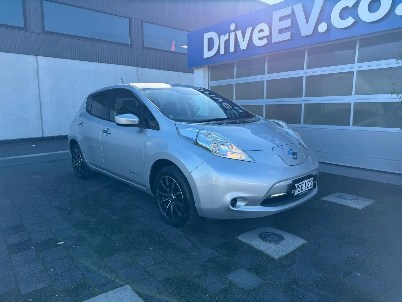 2016 Nissan Leaf 24kWh Gen 2 S — photo 2