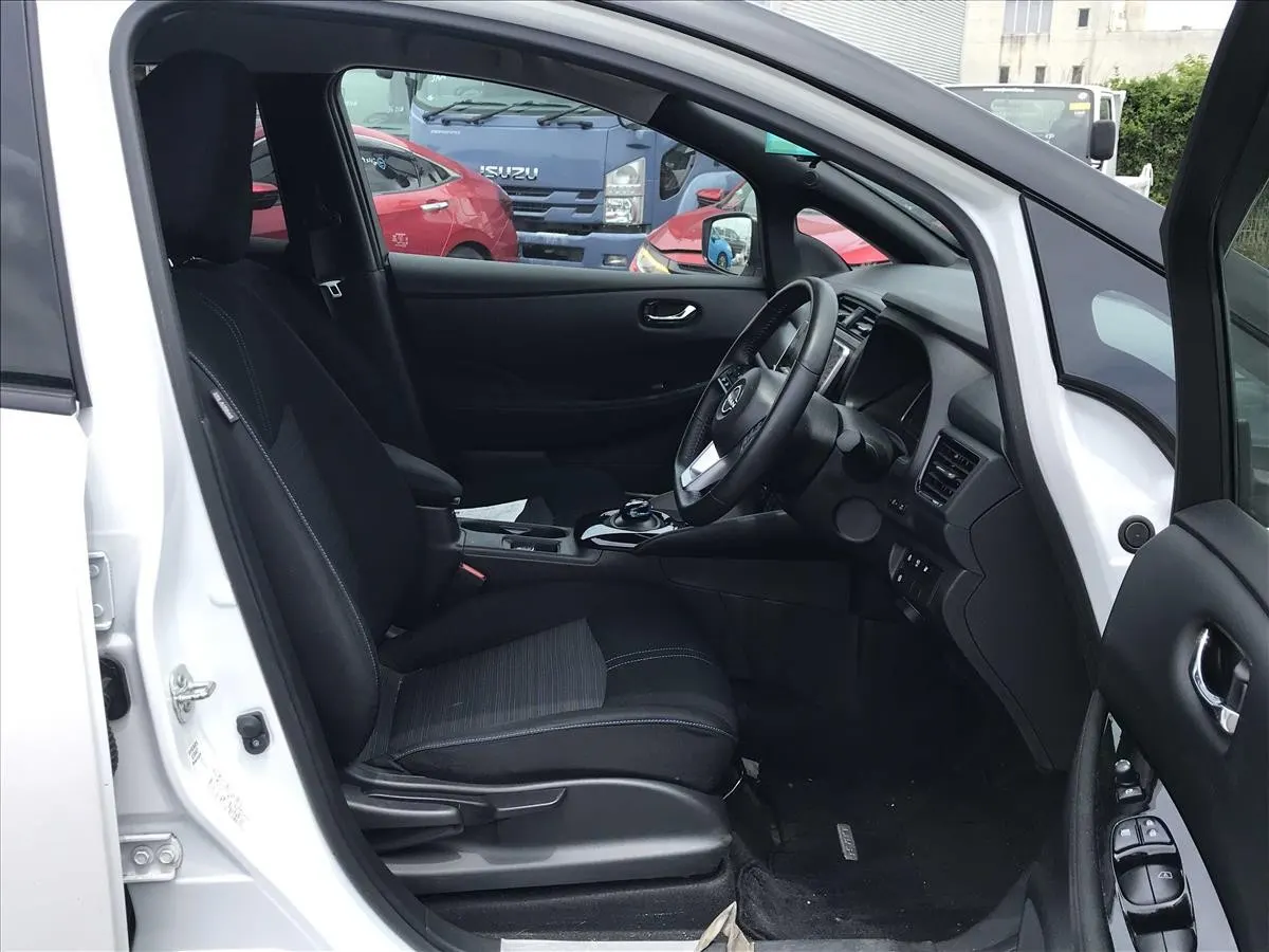 2022 Nissan Leaf X V Selection (40kWh) — photo 6