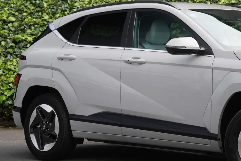 2023 Hyundai Kona EV Voyage (64kWh), photo 4