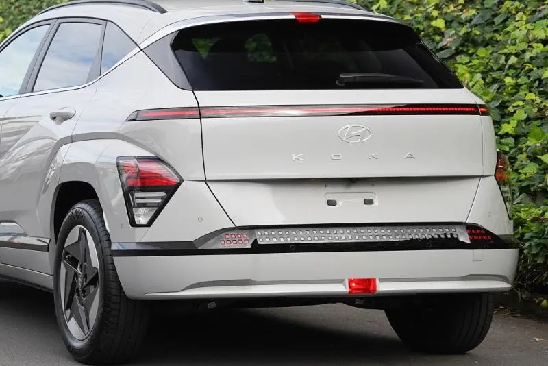 2023 Hyundai Kona EV Voyage (64kWh), photo 3