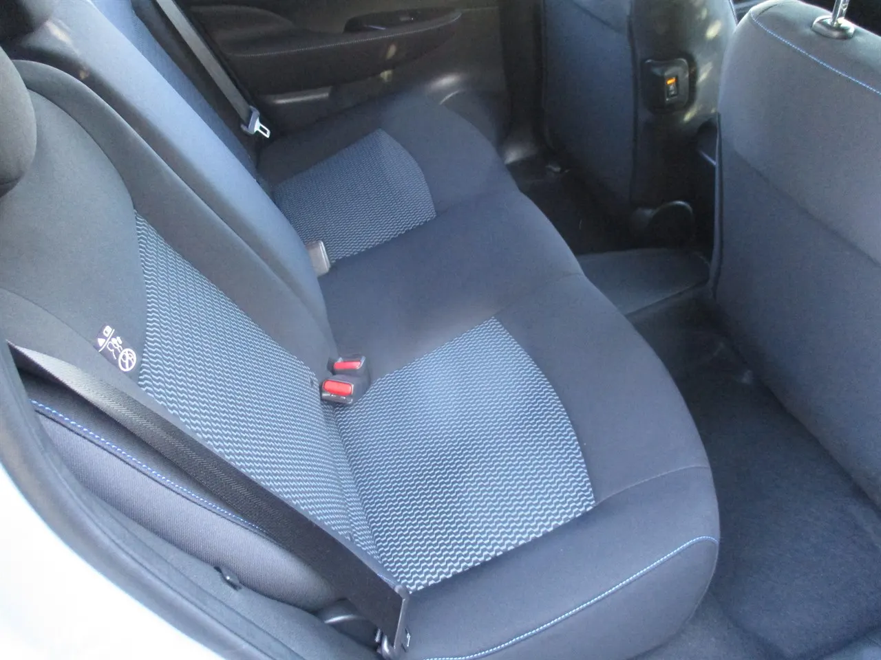2022 Nissan Leaf S — photo 7