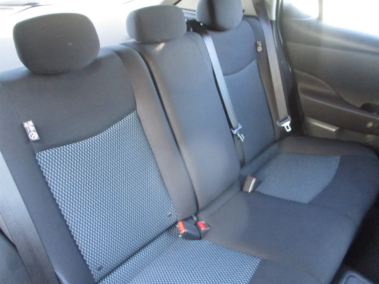2022 Nissan Leaf S — photo 8
