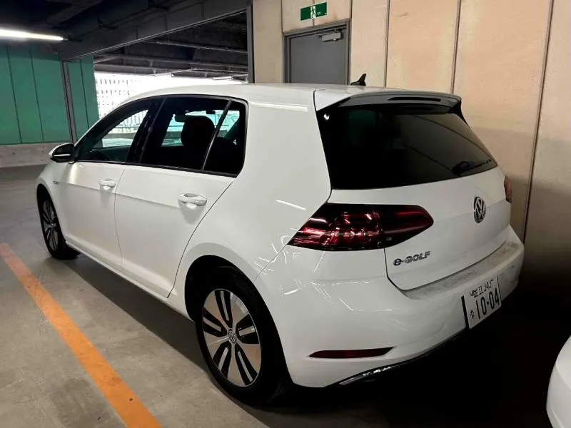 2017 Volkswagen e-Golf Gen II (35.8kWh) — photo 11