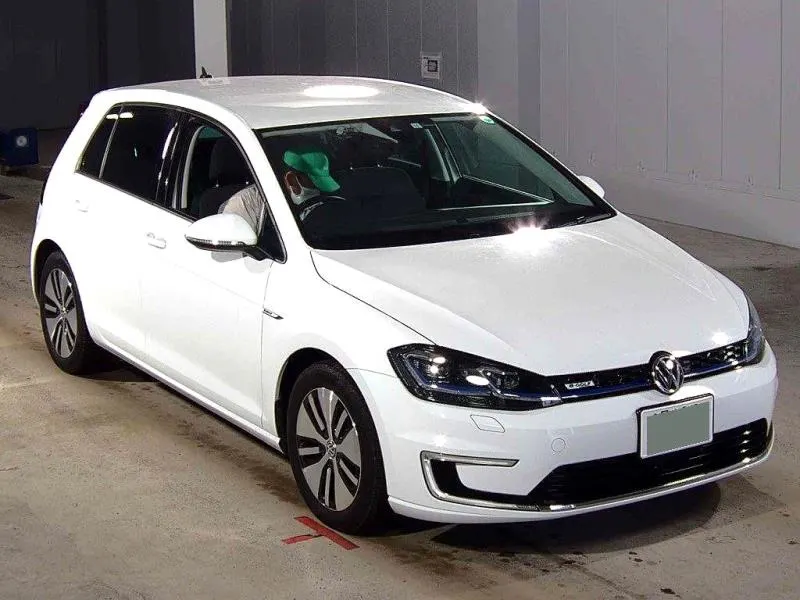2017 Volkswagen e-Golf Gen II (35.8kWh) — photo 2