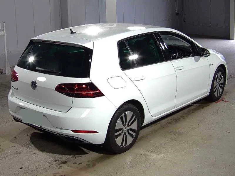 2017 Volkswagen e-Golf Gen II (35.8kWh) — photo 10