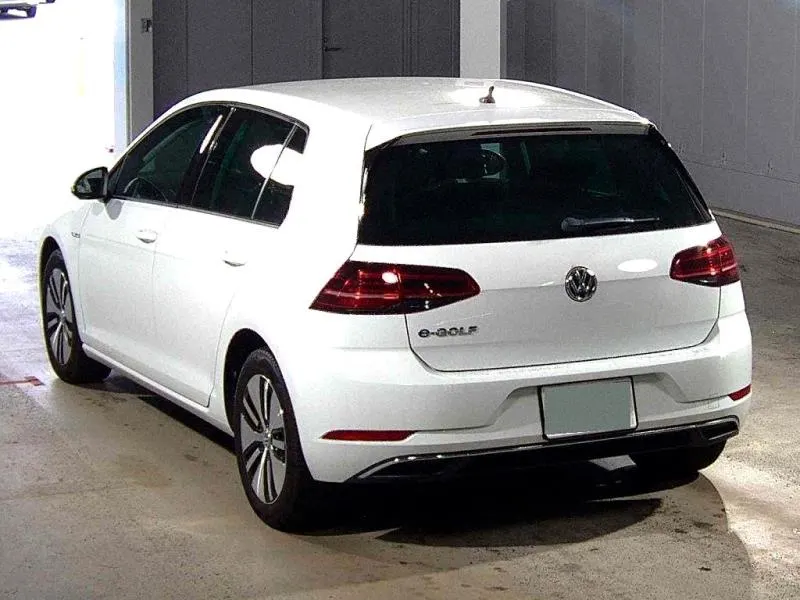 2017 Volkswagen e-Golf Gen II (35.8kWh) — photo 9