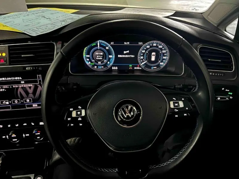 2017 Volkswagen e-Golf Gen II (35.8kWh) — photo 4