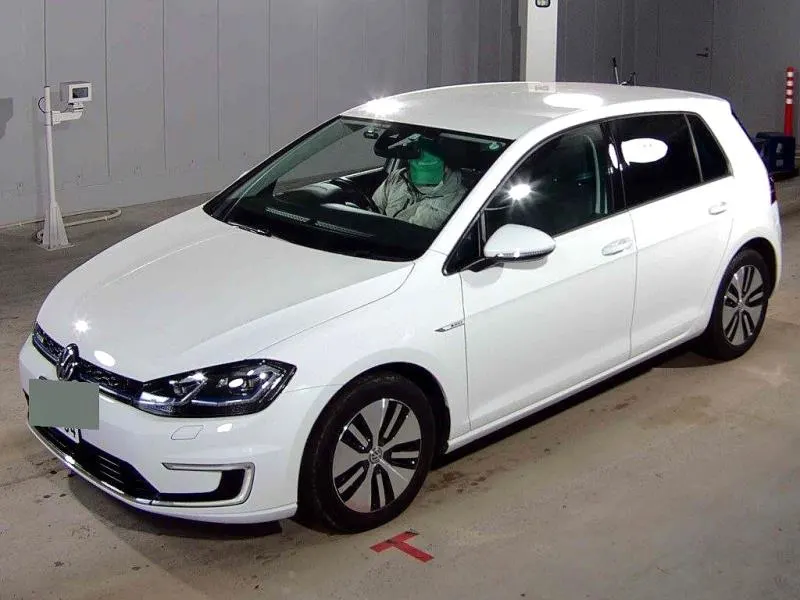 2017 Volkswagen e-Golf Gen II (35.8kWh) — photo 3