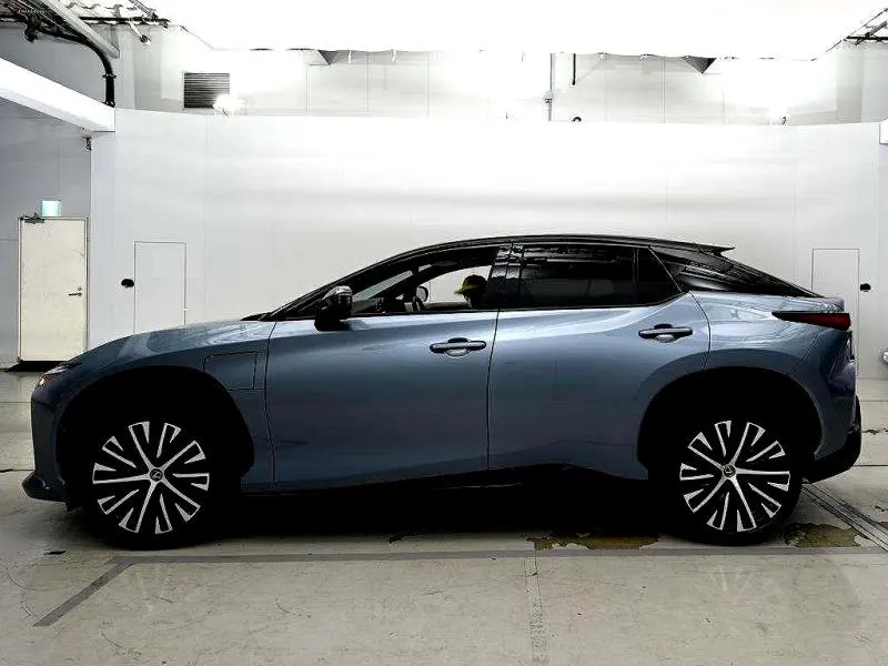 2023 Lexus RZ 450e Dynamic AWD (71kWh) — photo 4