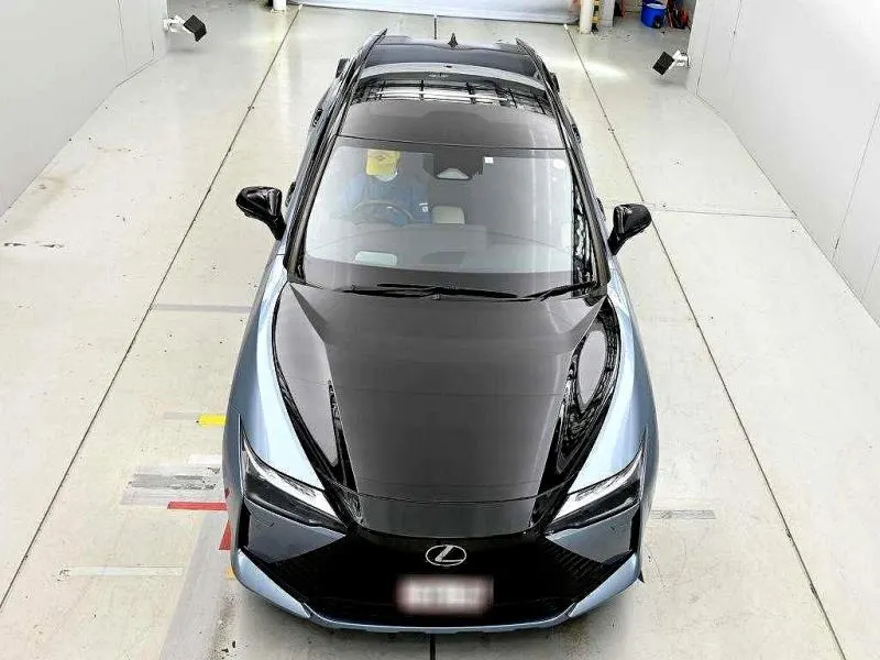 2023 Lexus RZ 450e Dynamic AWD (71kWh) — photo 6