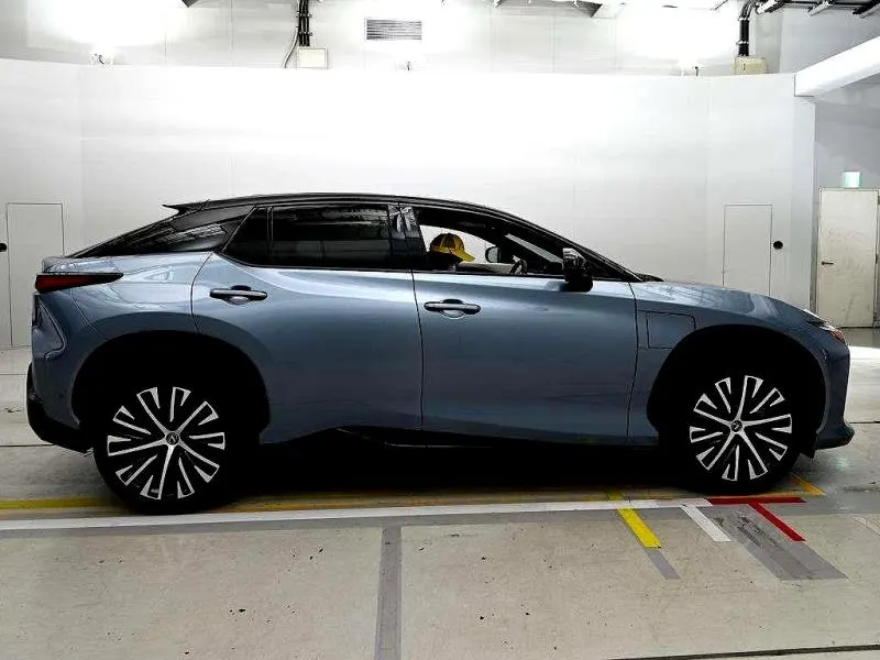 2023 Lexus RZ 450e Dynamic AWD (71kWh) — photo 5