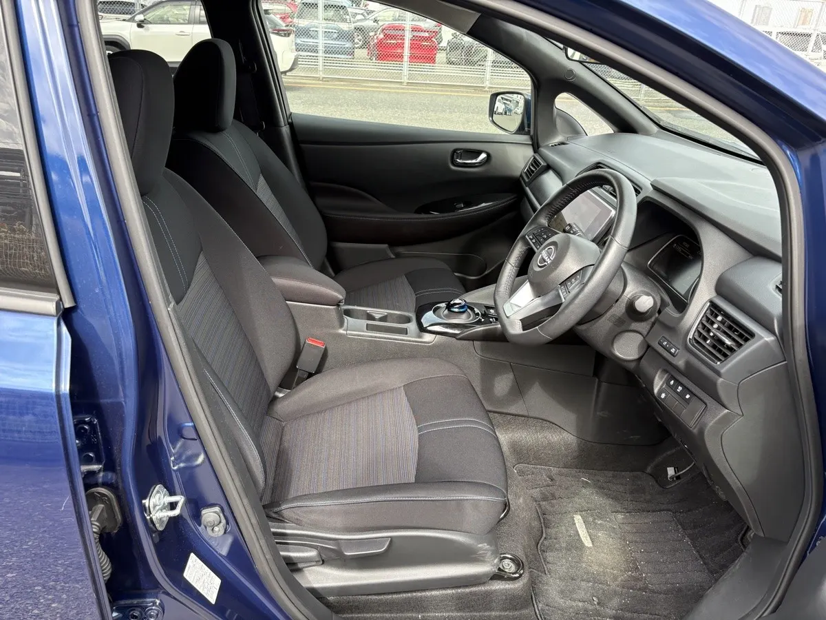 2022 Nissan Leaf X (40kWh), photo 6