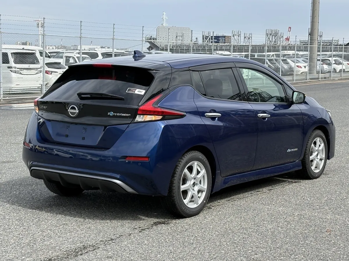 2022 Nissan Leaf X (40kWh), photo 2