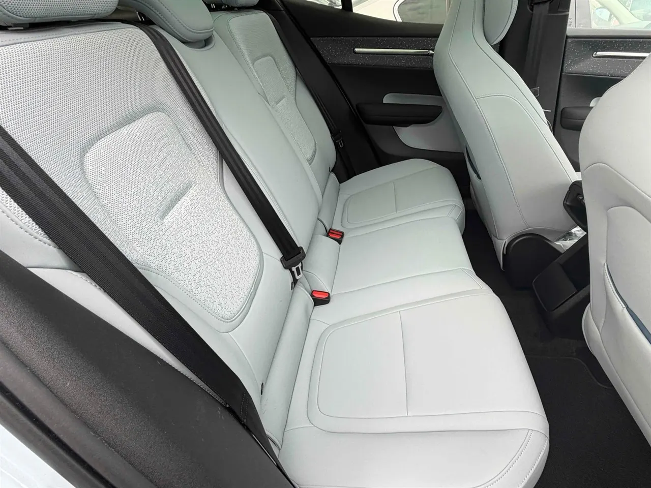 2024 Volvo EX30 Ultra Single Motor Extended Range — photo 8