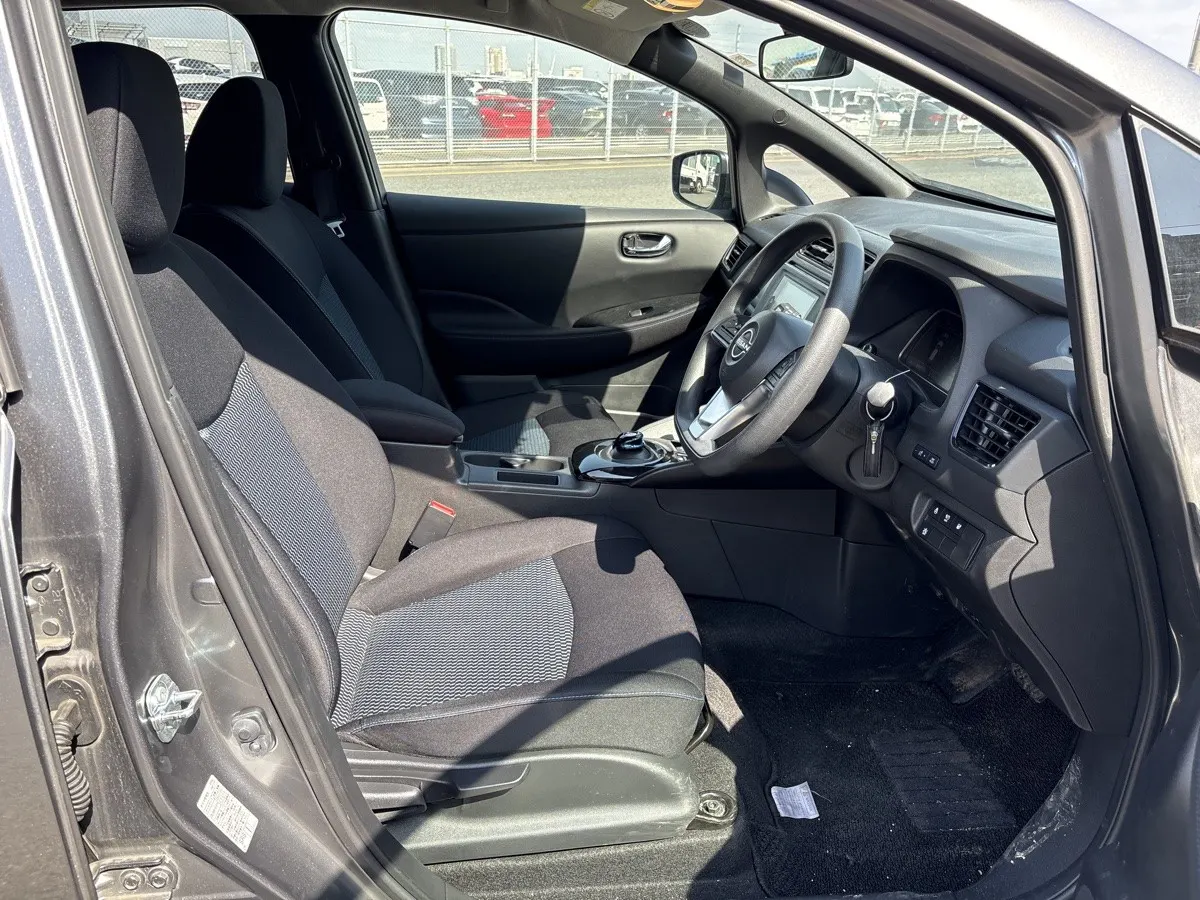 2022 Nissan Leaf S (40kWh) — photo 6