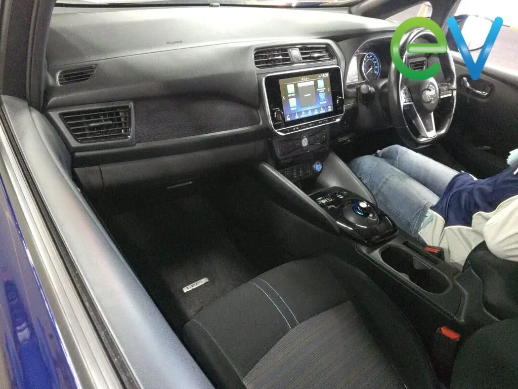 2020 Nissan Leaf X (40kWh) — photo 5