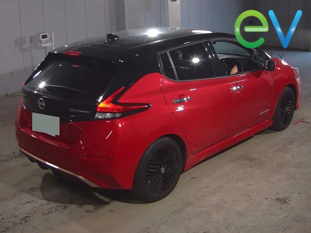 2024 Nissan Leaf X (40kWh) — photo 2