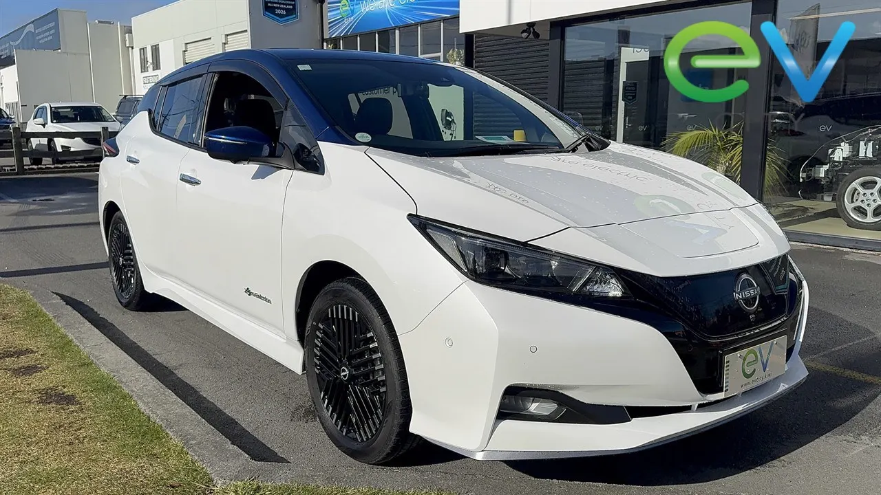 2023 Nissan LEAF X E+ 62kWh With Pro Pilot & 360 Camera — photo 2