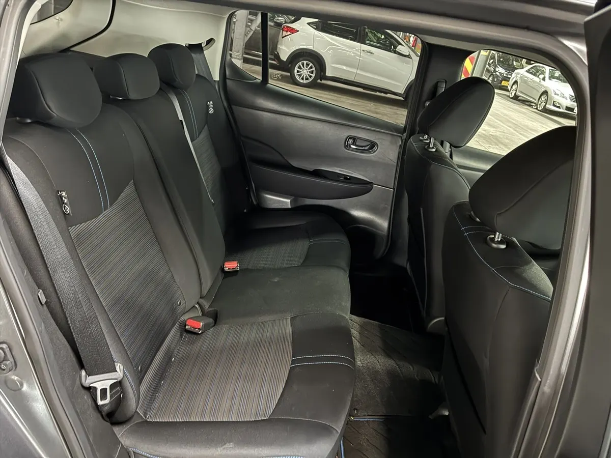 2018 Nissan Leaf X 100 Thousand Anniversary (40kWh) — photo 9
