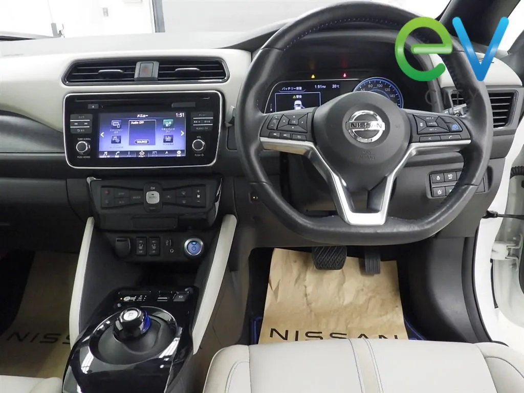 2018 Nissan LEAF G 40kWh with 6 Airbags, Leather Seats, BOSE and Surround View Camera — photo 5