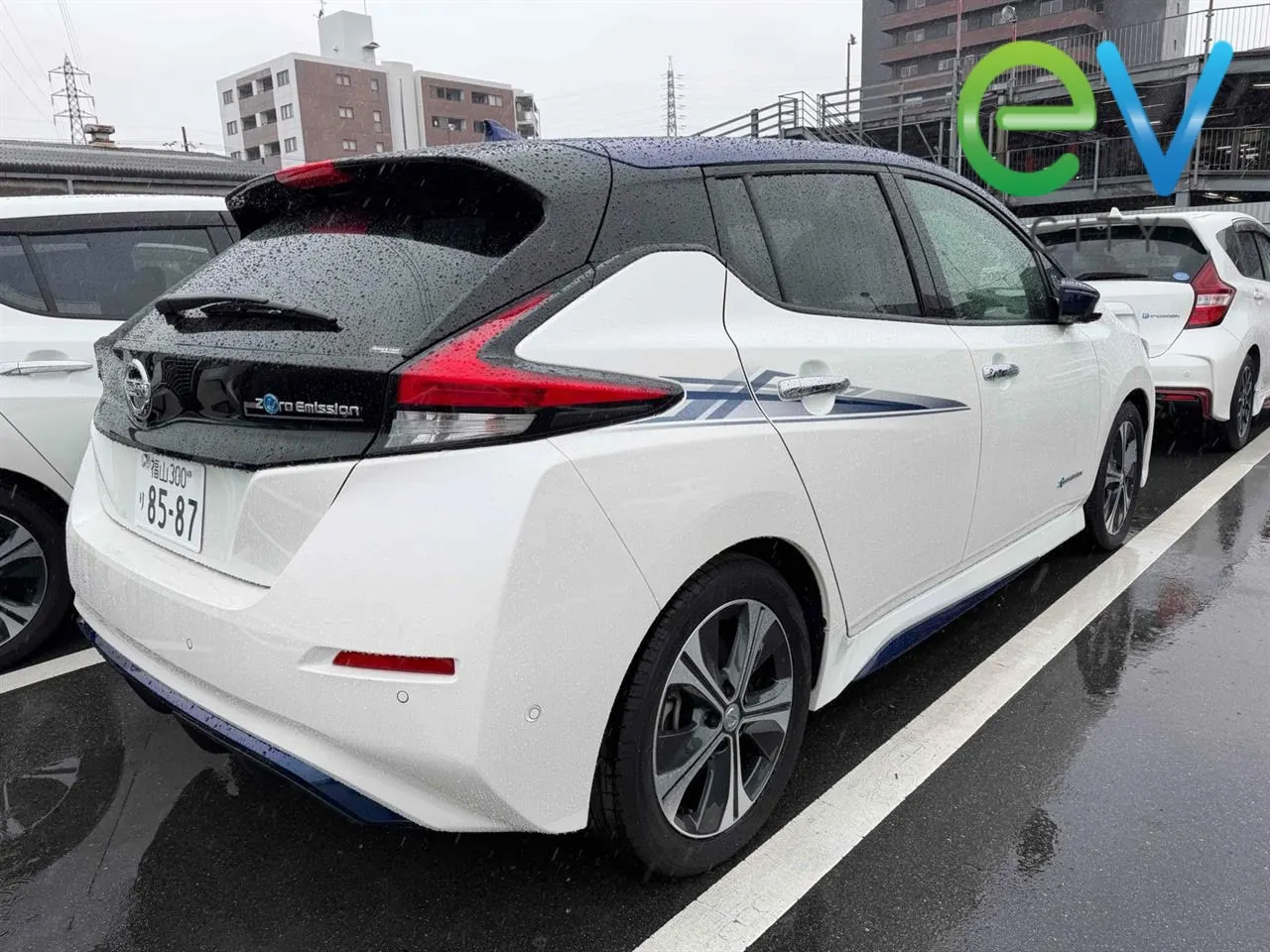 2018 Nissan LEAF G 40kWh with 6 Airbags, Leather Seats, BOSE and Surround View Camera — photo 2