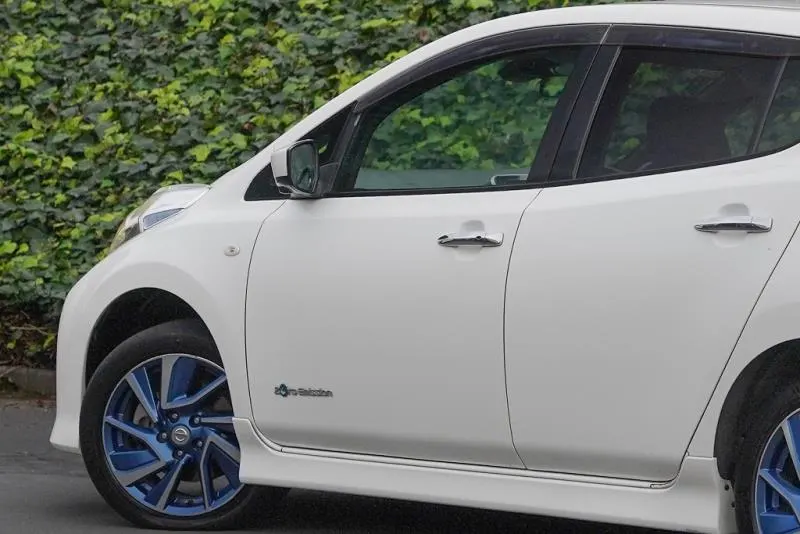 2017 Nissan Leaf 30X Autech (30kWh) — photo 8