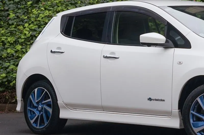 2017 Nissan Leaf 30X Autech (30kWh) — photo 6