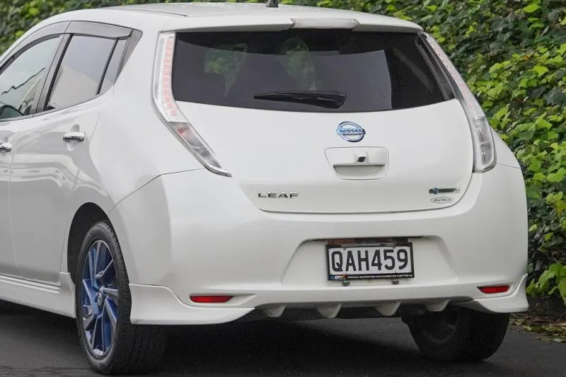2017 Nissan Leaf 30X Autech (30kWh) — photo 3