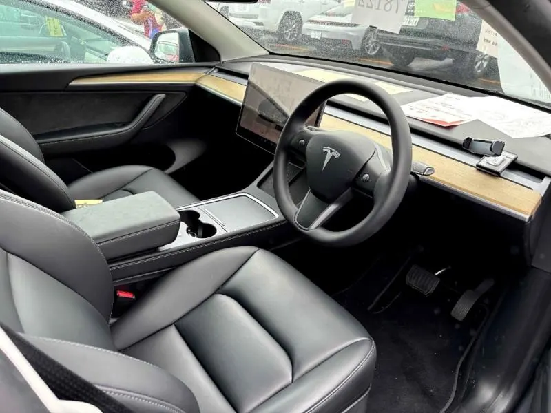 2023 Tesla Model Y RWD (60kWh) — photo 6