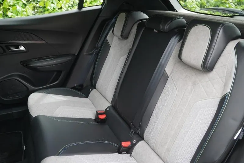 2021 Peugeot e-2008 GT (50kWh) — photo 13